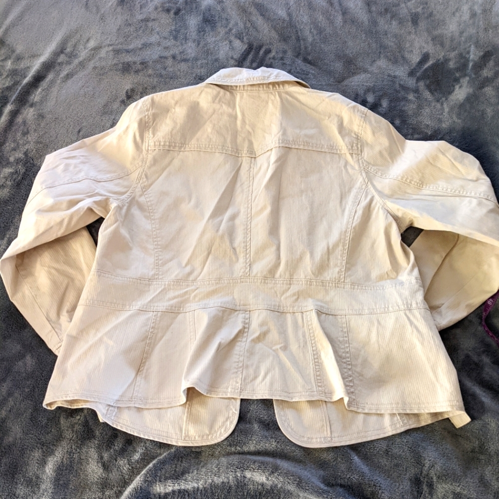 Light weight jacket - Picture 5 of 10
